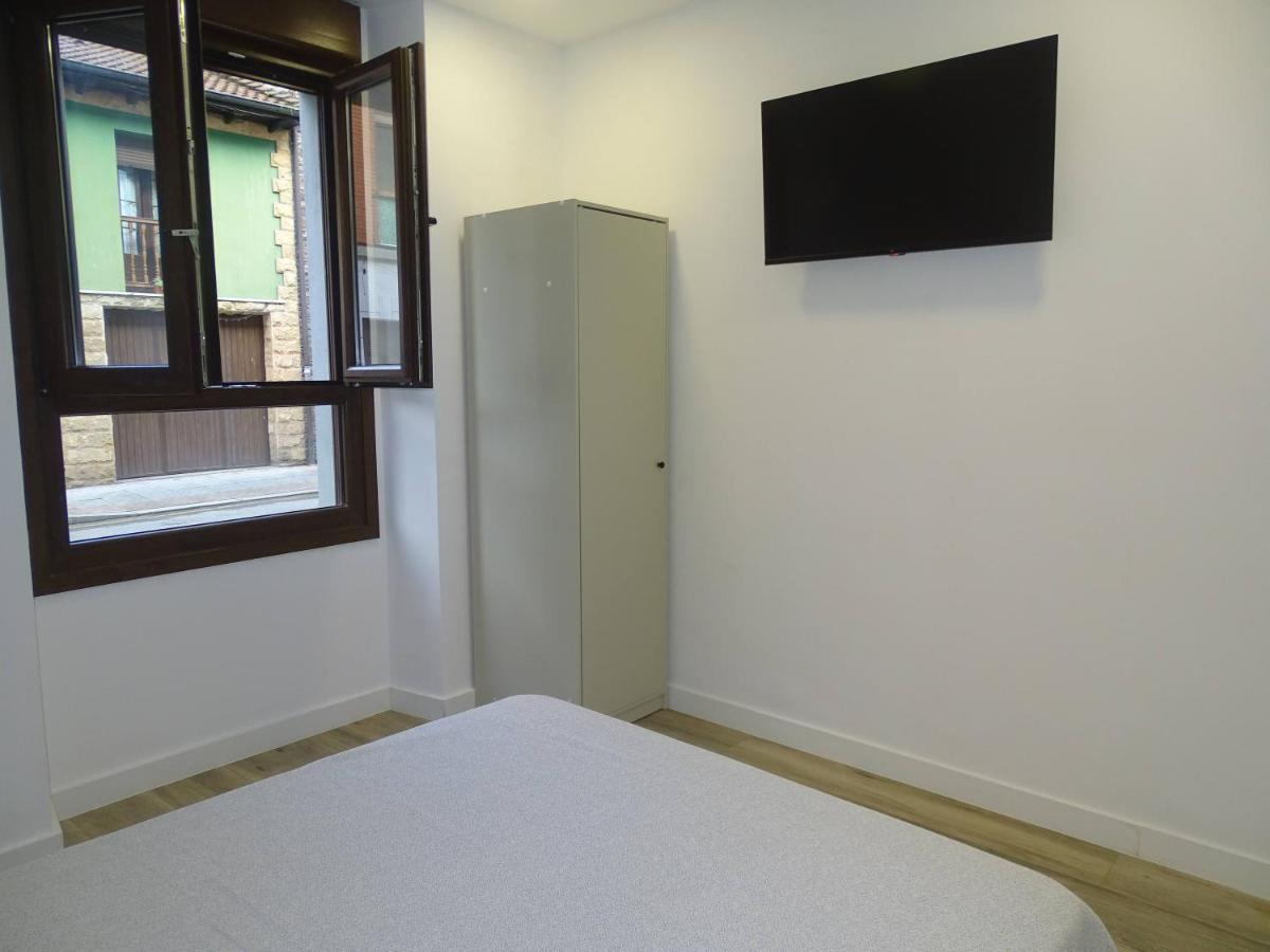 Albergue Roma 波拉·德莱纳 外观 照片